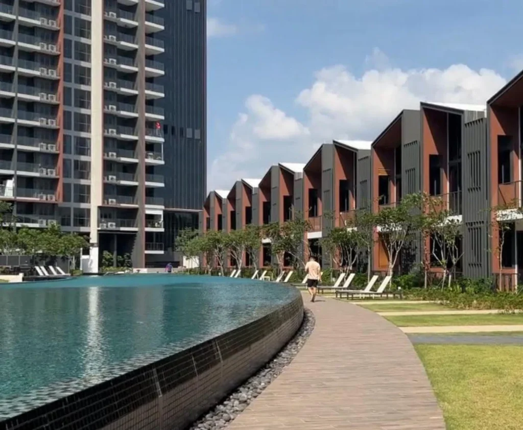 Affinity at Serangoon blocks and swimming pool with the townhouses alongside, Serangoon, Singapore
