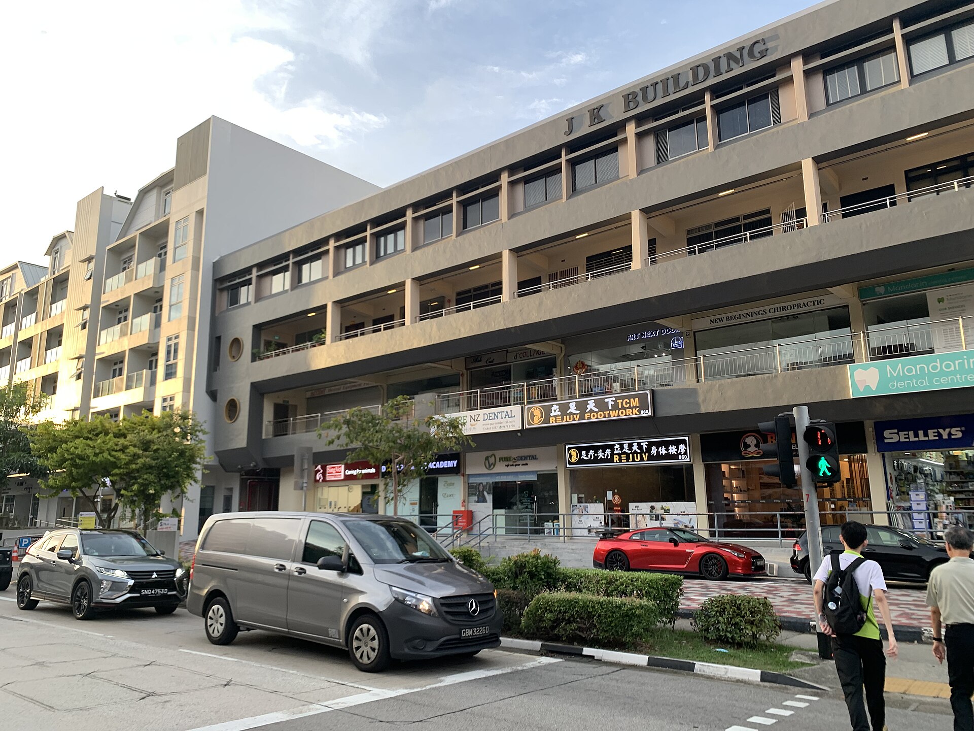 Night-time supper crowd along Cheong Chin Nam Road off Jalan Jurong Kechil in District 21, Upper Bukit Timah