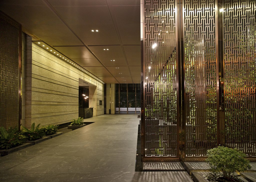 Reignwood Hamilton Scotts lobby entrance